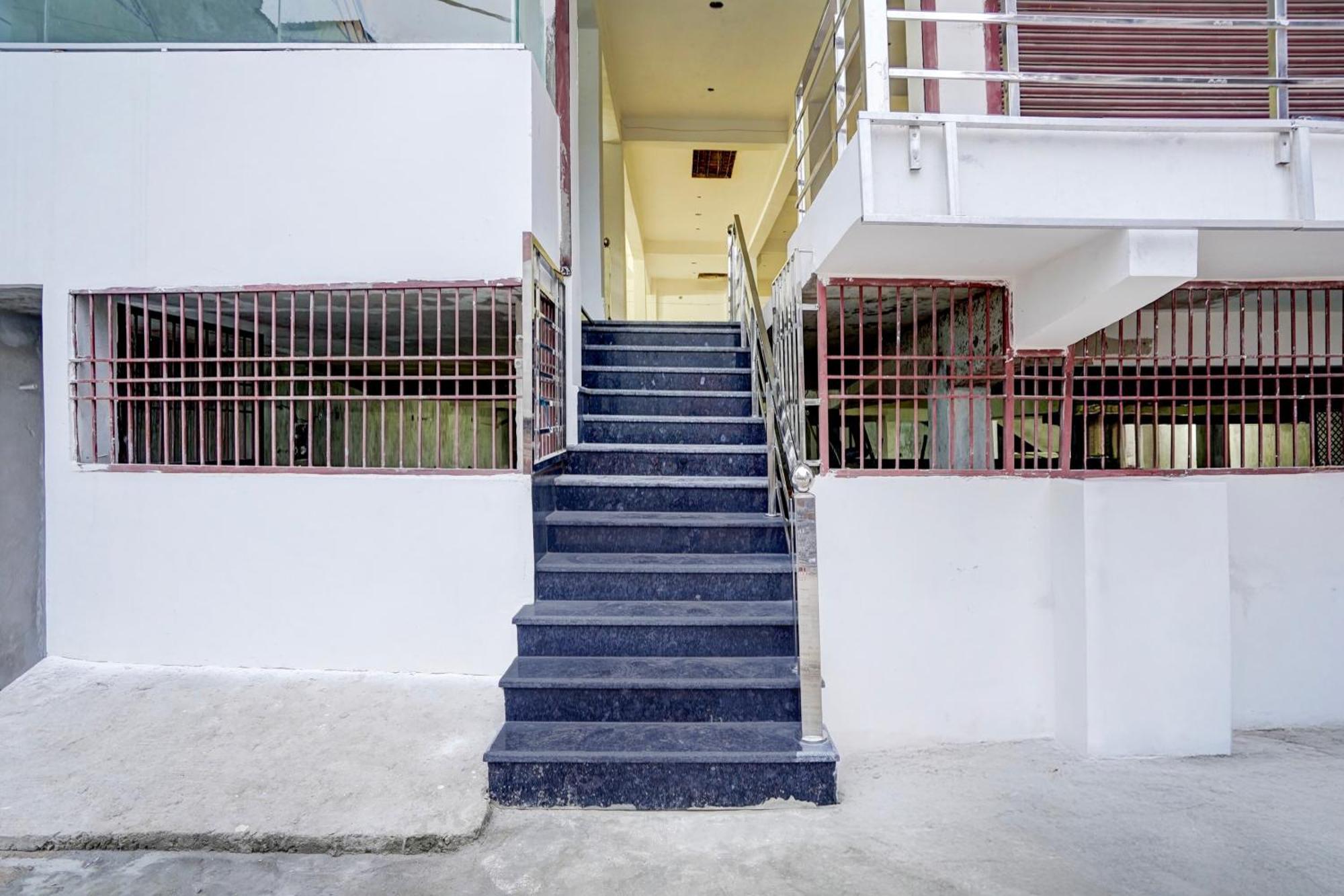 Hotel O Samrat Inn Allāhābād Junction Zewnętrze zdjęcie