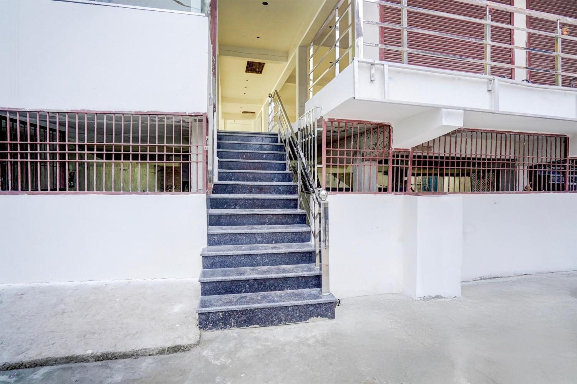 Hotel O Samrat Inn Allāhābād Junction Zewnętrze zdjęcie